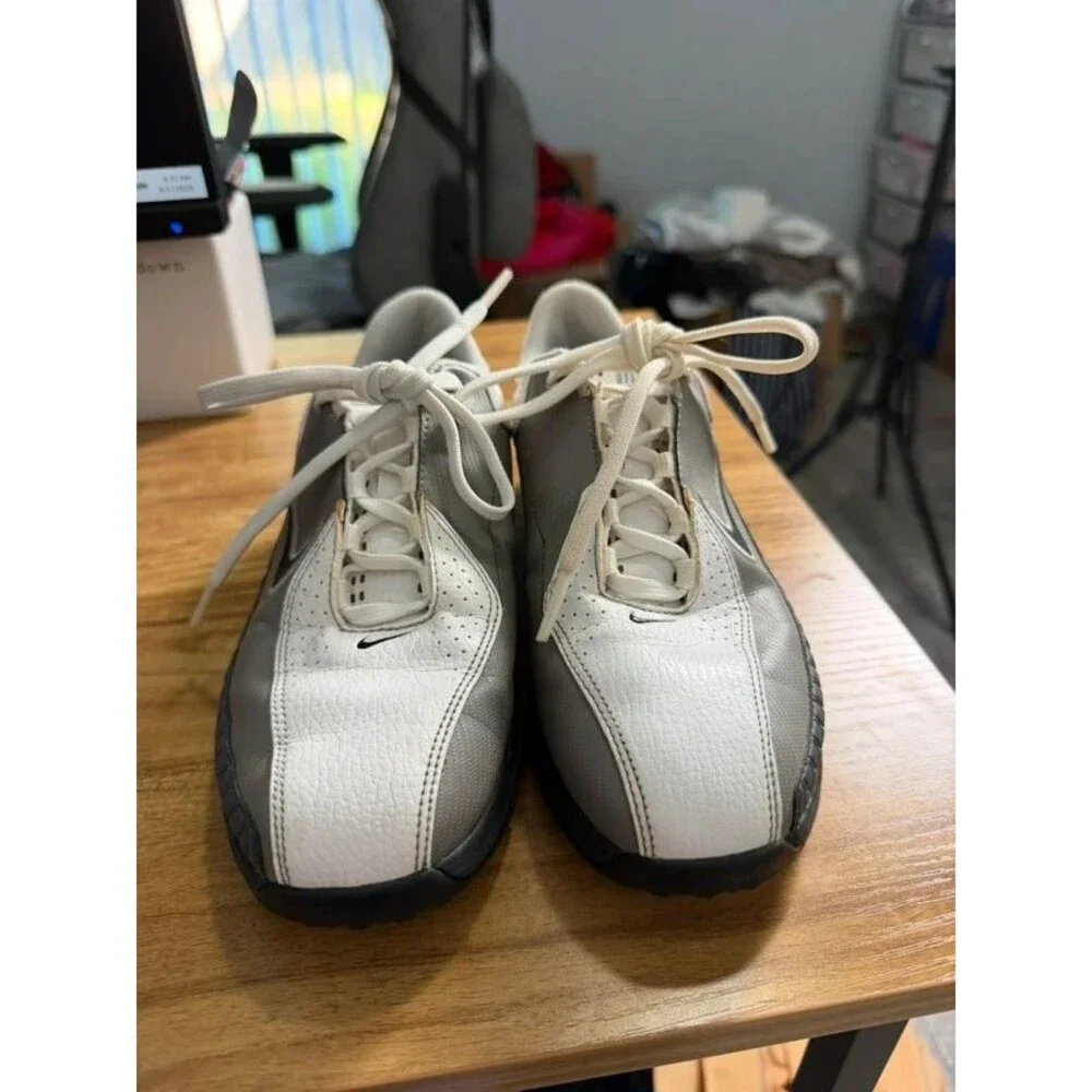Nike Tiger Woods Grey White Leather  Classic Athleisure Golf Shoes Size 4Y
